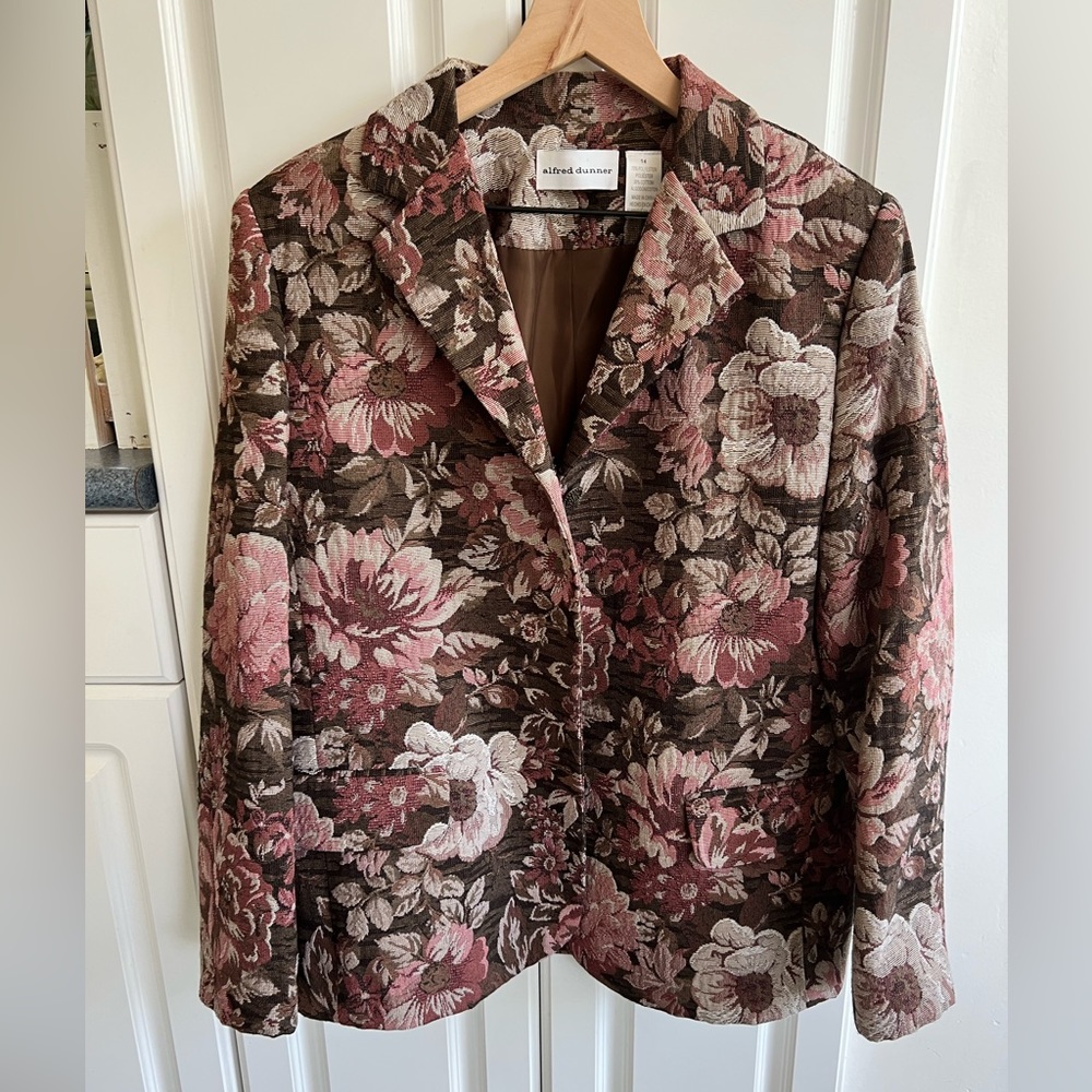 Vintage 90s Floral tapestry blazer